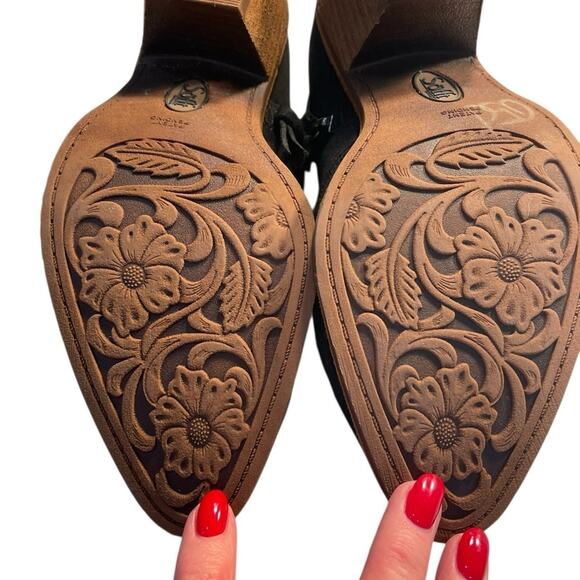 Sofft Black Suede Chelsea Booties Cushioned Footbed Women’s 7.5 EUC - Picture 3 of 6